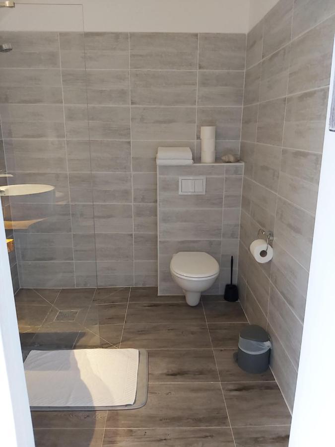 Rooms Grizzly Szluin Kültér fotó