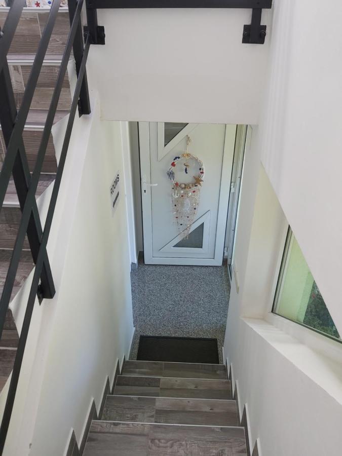 Rooms Grizzly Szluin Kültér fotó