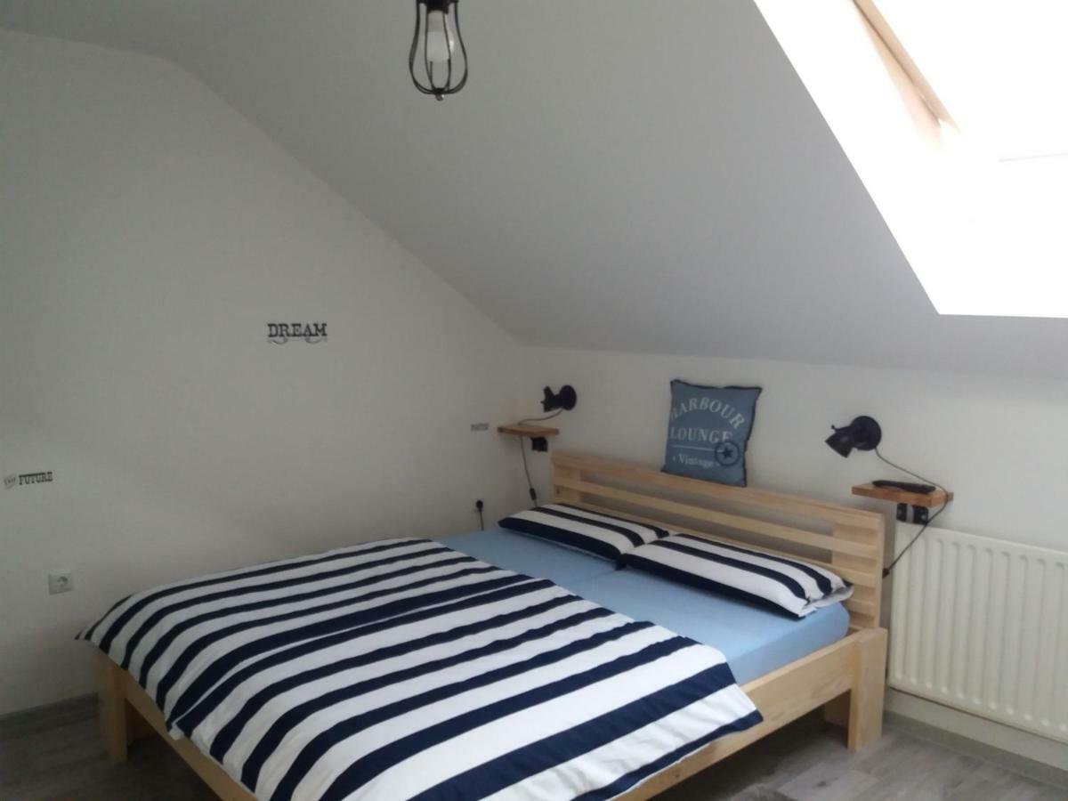 Rooms Grizzly Szluin Kültér fotó