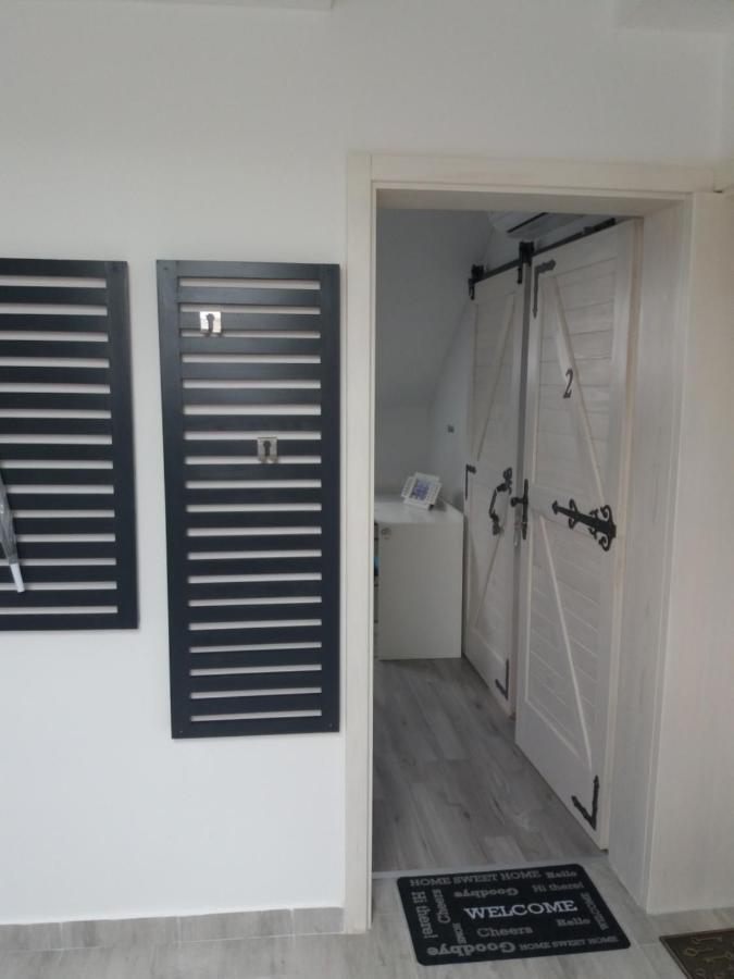 Rooms Grizzly Szluin Kültér fotó